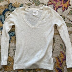Abercrombie & Fitch Women's Soft Cream V-Neck Sweater
